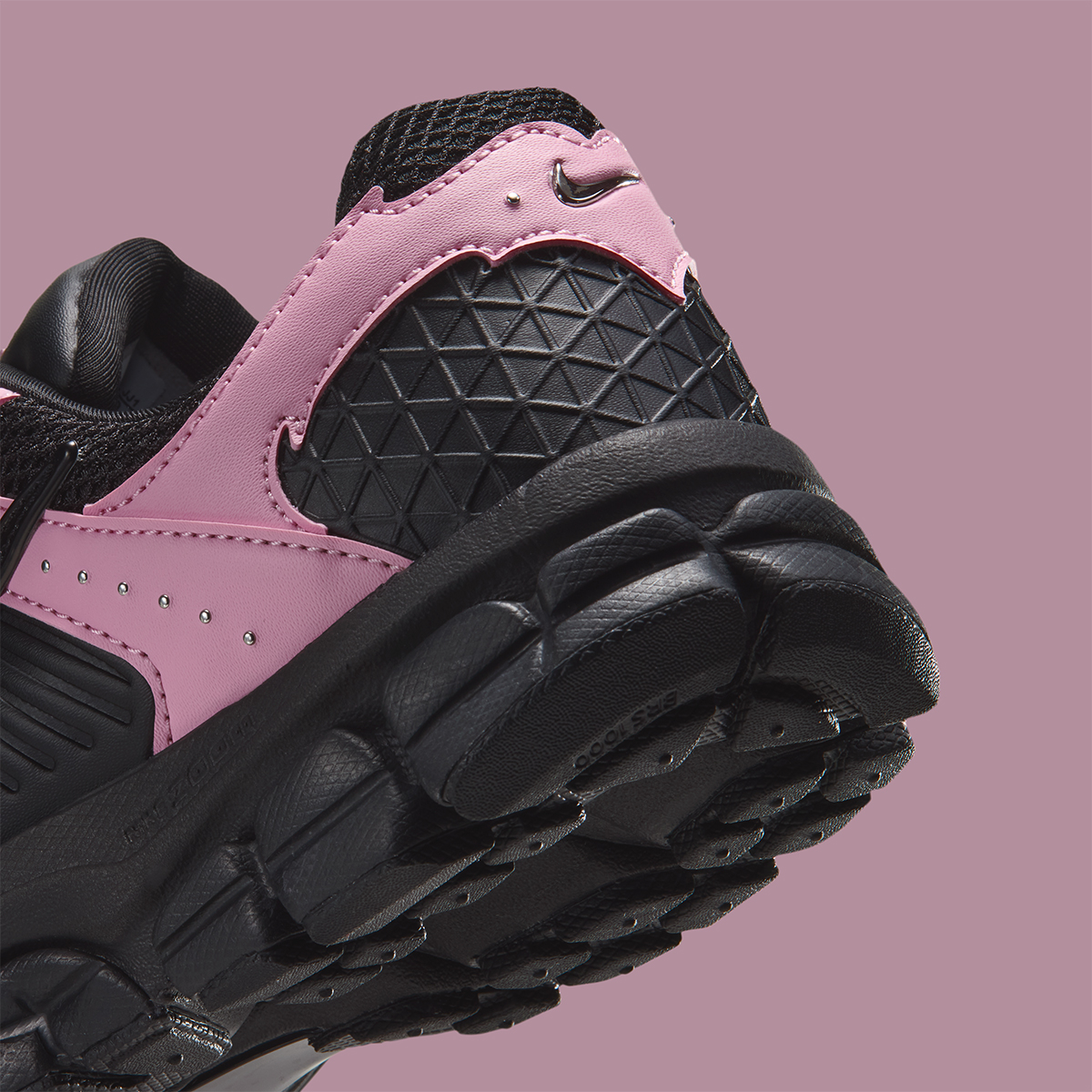 Nike Zoom Vomero 5 Black Medium Soft Pink Metallic Silver Ix7042 010 8